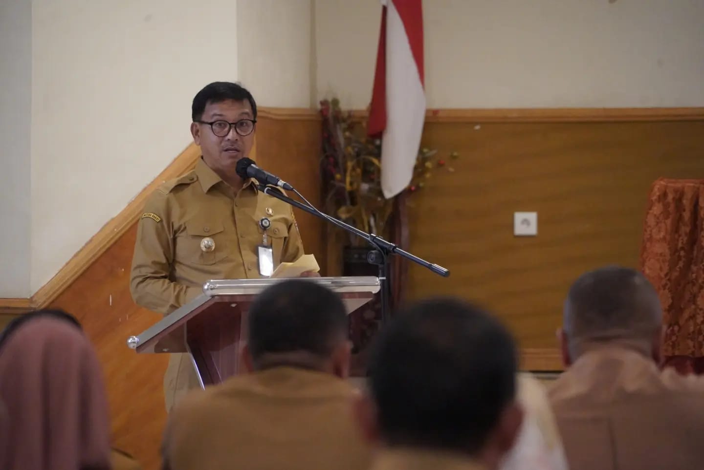 Bupati Solok Selatan H. Khairunas ketika membuka Forum Konsultasi Publik